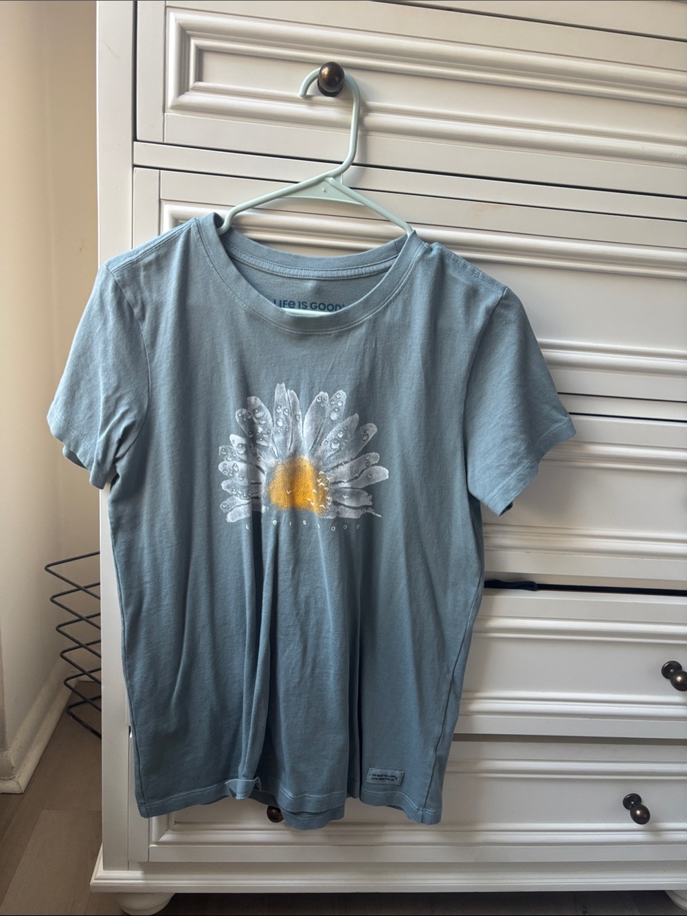 Life Is Good Soft Blue Daisy Sun Short Sleeve Tee